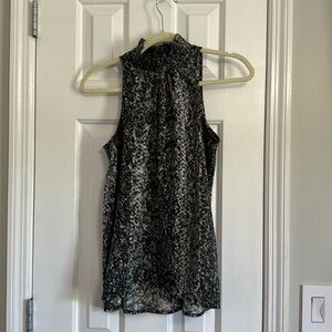 Women’s mock neck shirt- size small